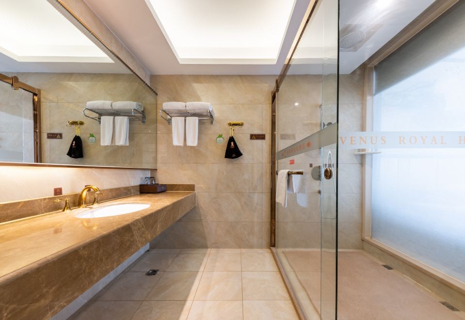 Deluxe Twin Room (High-Rise Night View Of Yong City + Comfortable Sleep Room)