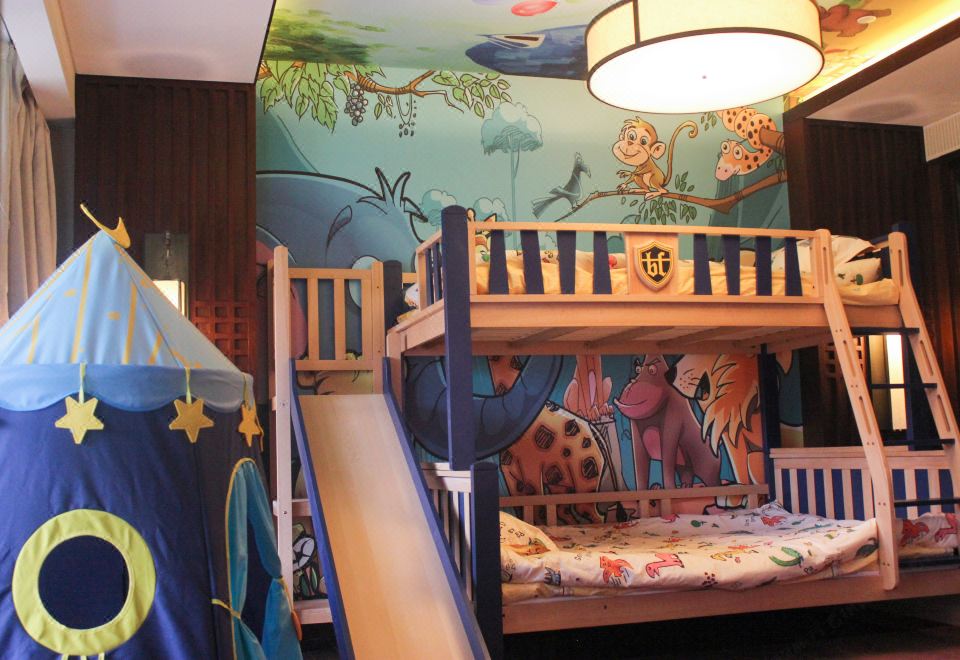 家庭親子套房（小童滑梯上下鋪·帳篷）