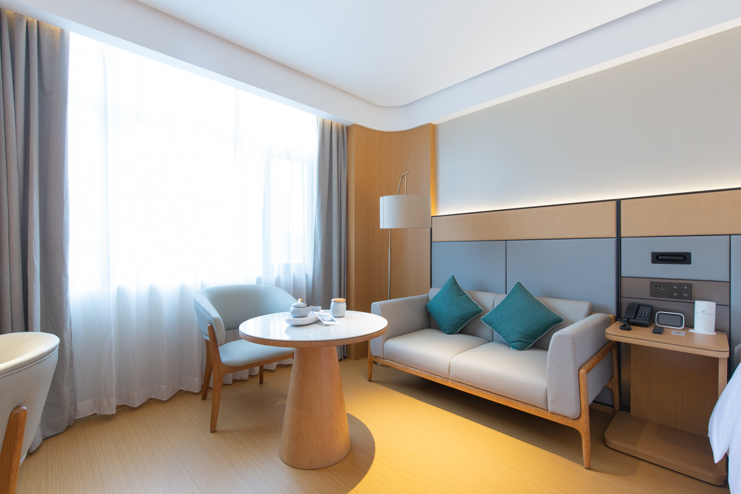 高级特大床房（超大床+投屏+冰箱+智能马桶）