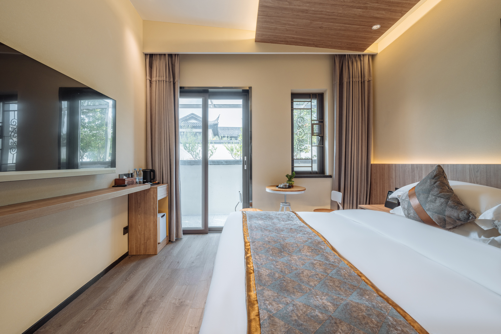 沉香大床房（中央空调+智能客控+独立小平台）