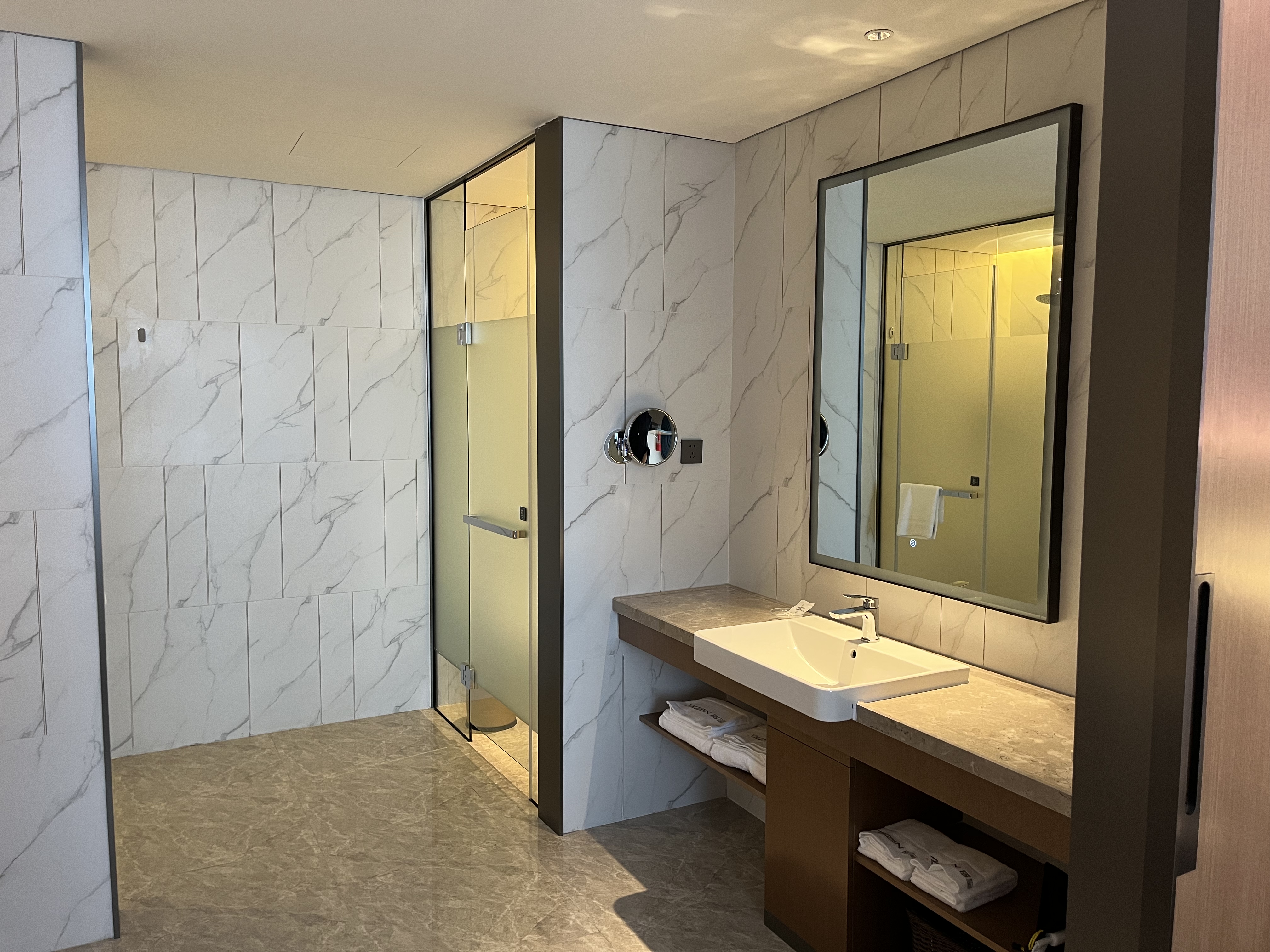 商务套房（智能语音客控）