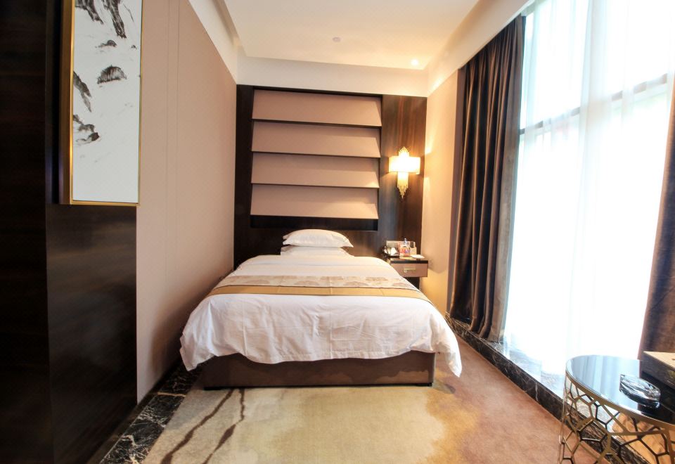 Standard Queen Room