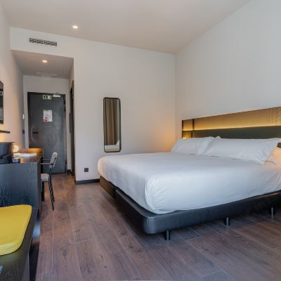 Deluxe Room with Balcony and Garden View CHIC & BASIC GRAVITY Promo Code