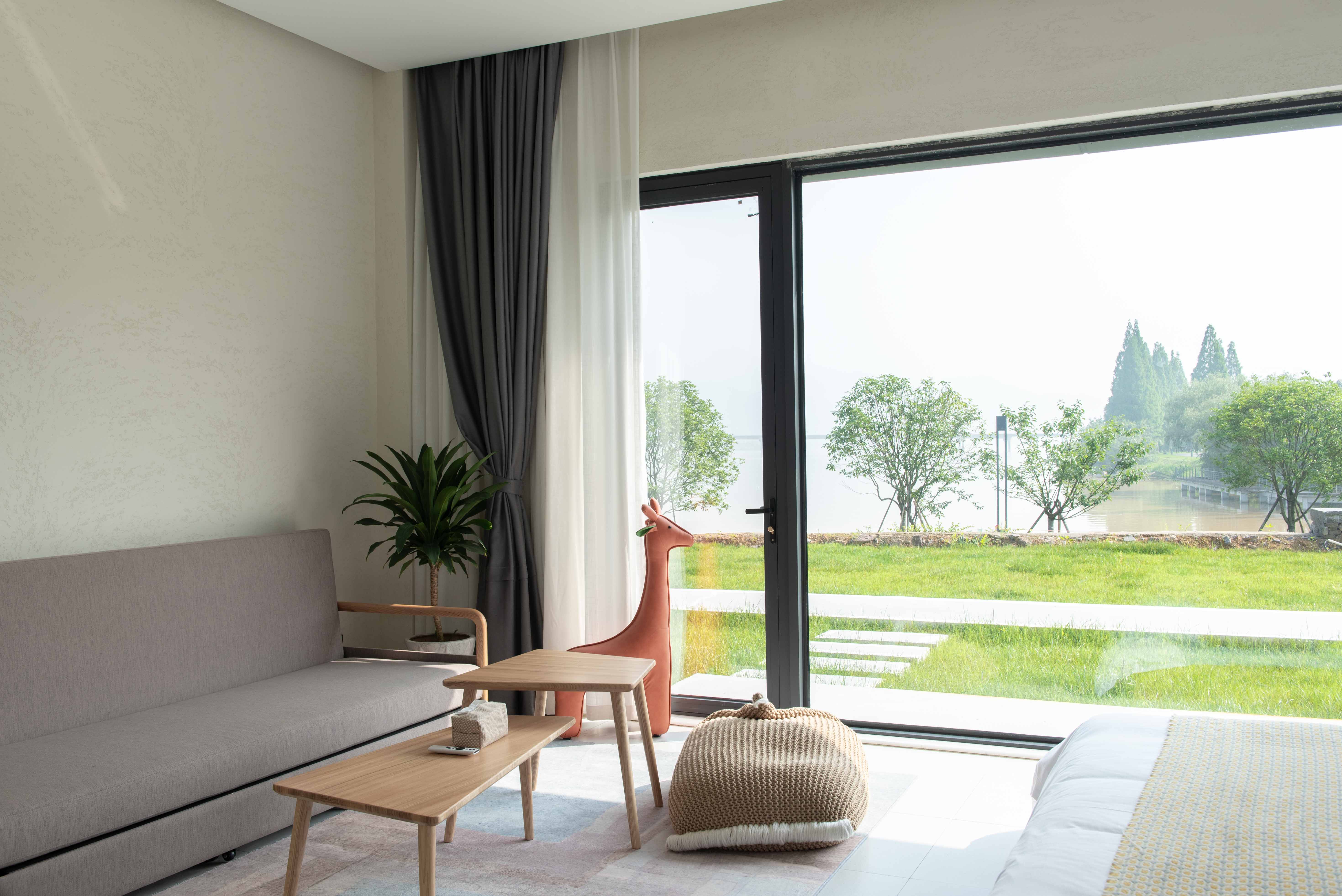 花漾江景大床房