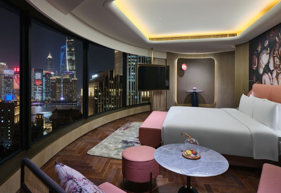 外灘江景全視野大床房