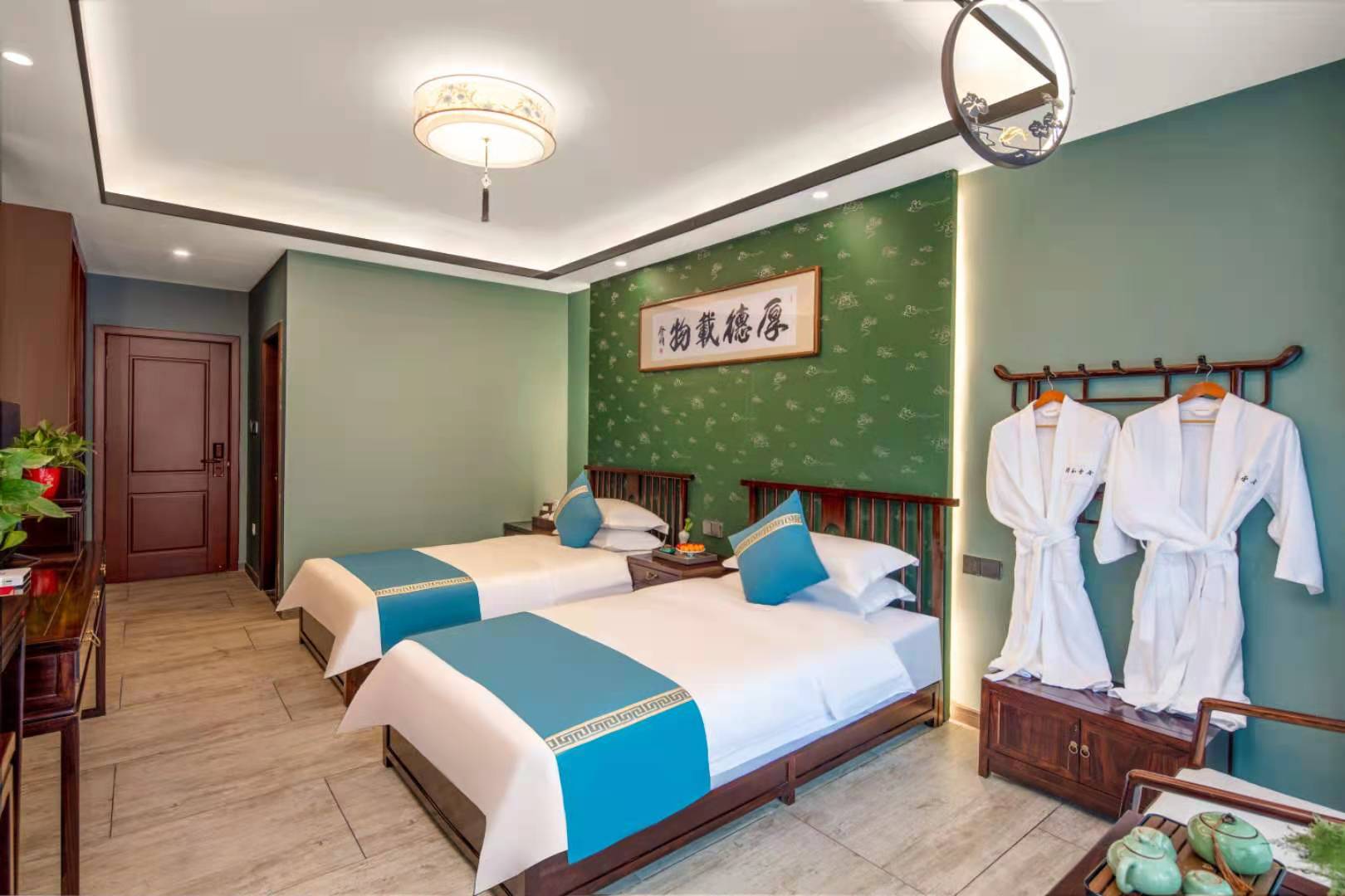 新中式标准间（席梦思乳胶床垫+蚕丝被芯+亲肤布草）