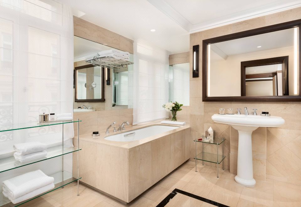 Hyatt Paris MadeleineHyatt Suite