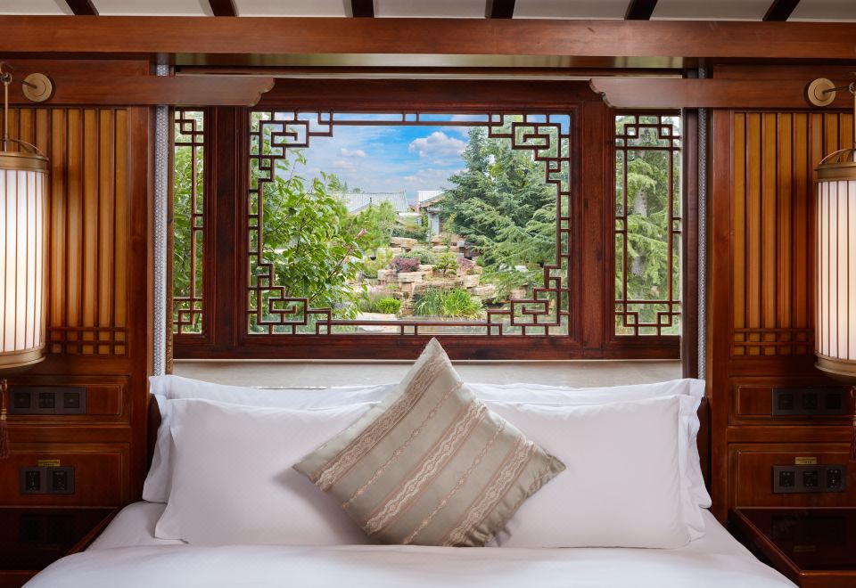 InterContinental Lijiang Ancient Town ResortPrivilege Queen Room