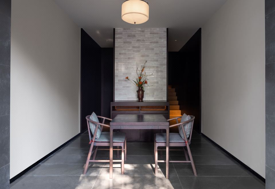 Savoir Resort Hangzhou XixiDeluxe Duplex Family Suite - Courtyard-View