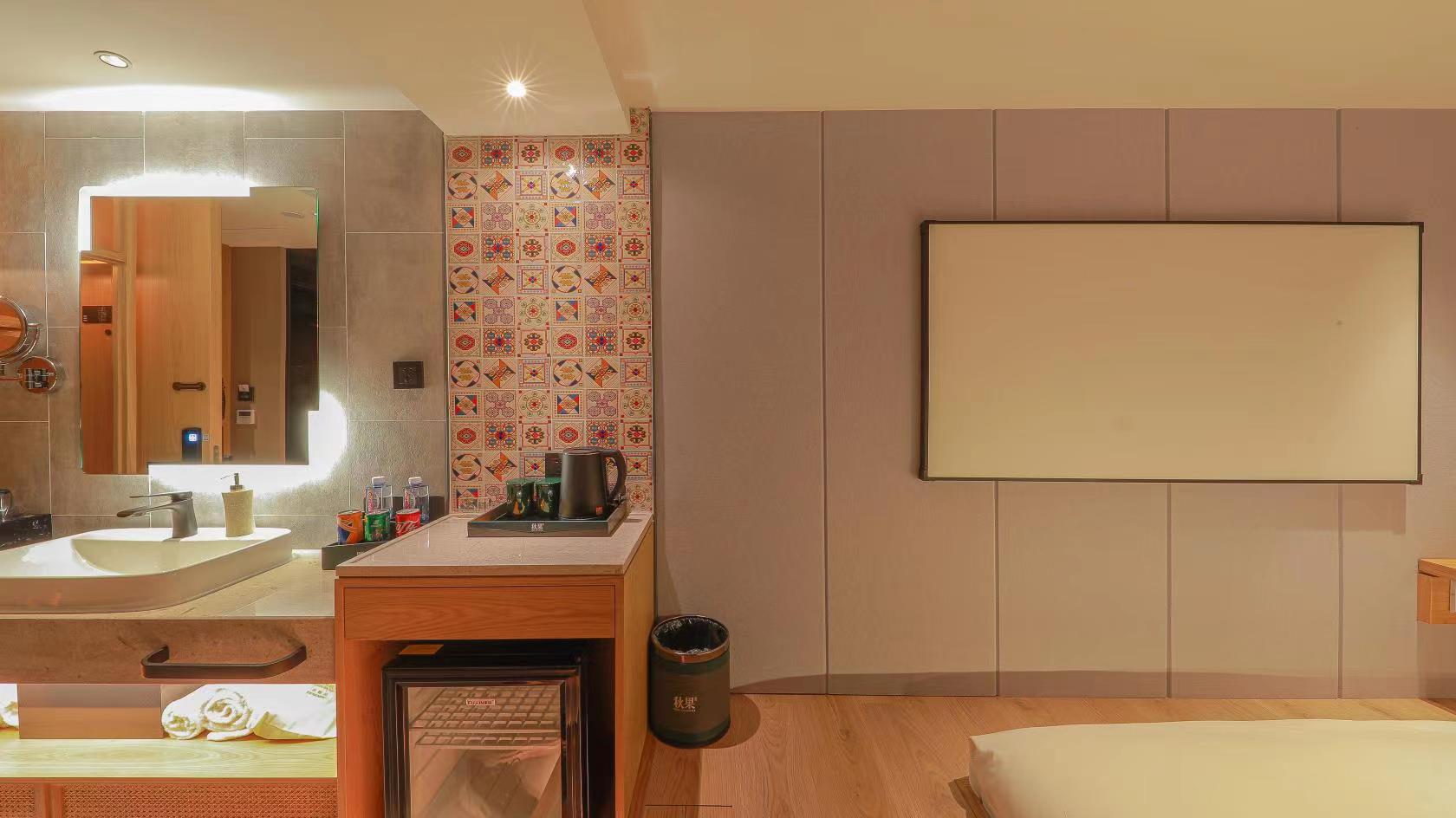 动感影音房（百寸影院+全屋智能+独立空调+独立冰箱）