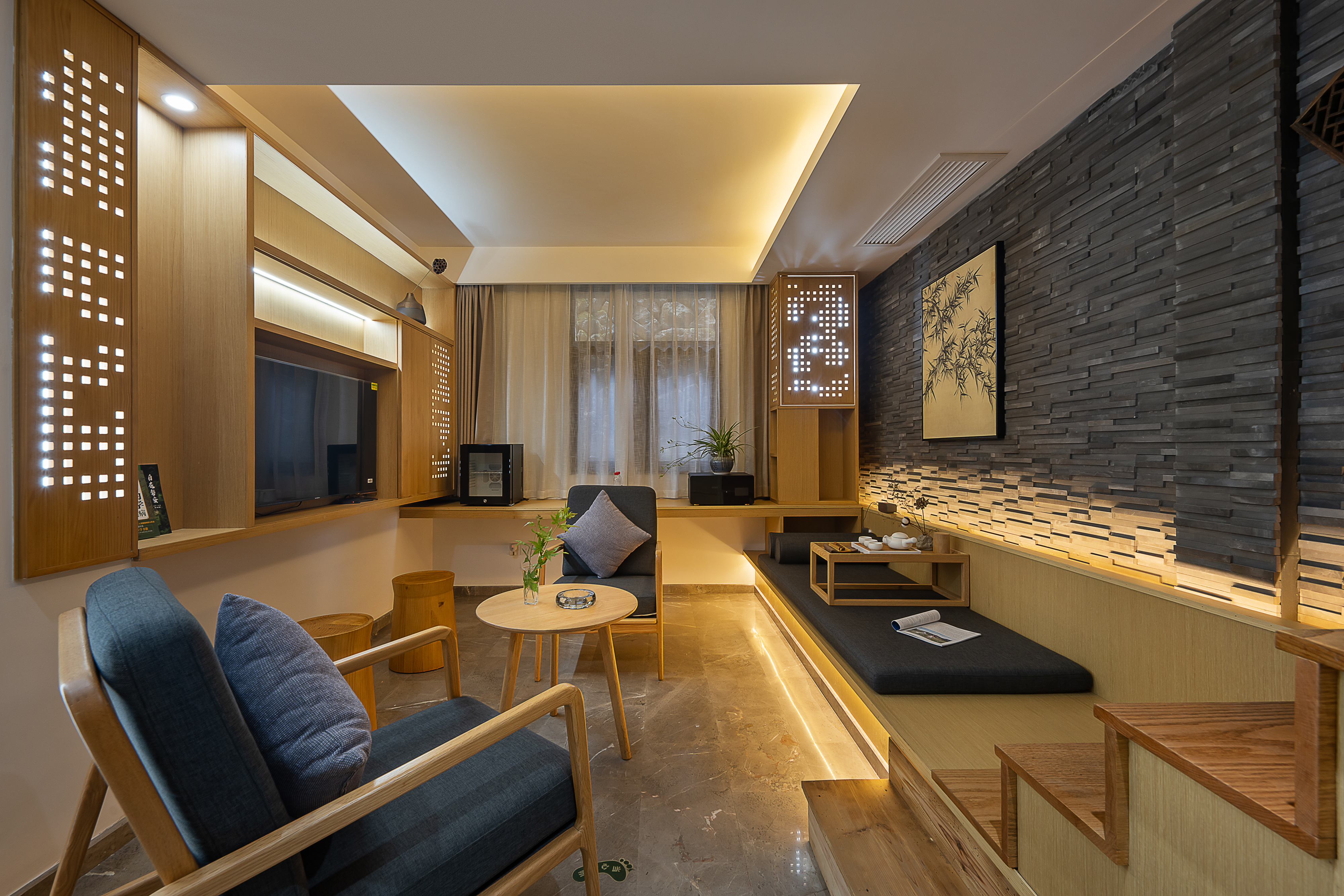 小楼枫情·Loft复式大床套房·按摩浴缸