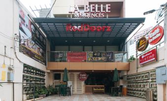 RedDoorz Plus at la Belle Residences Makati City