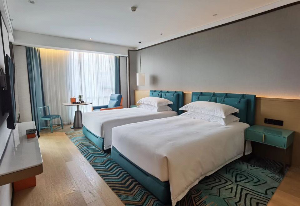 Elegant 2-bed Room