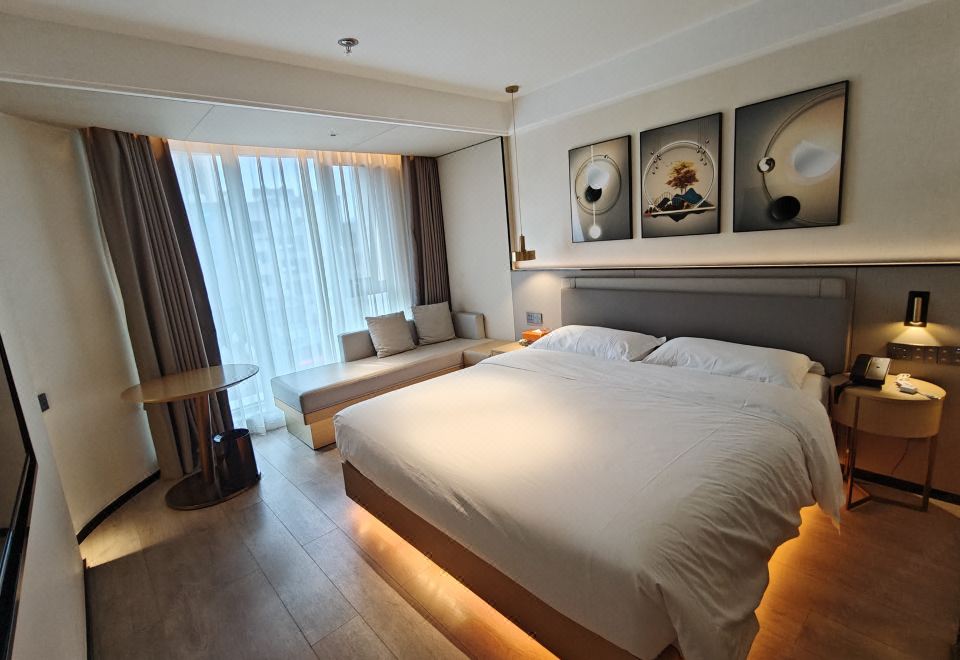 设计师尊享大床房（智能客控+落地大窗+遮光窗帘）