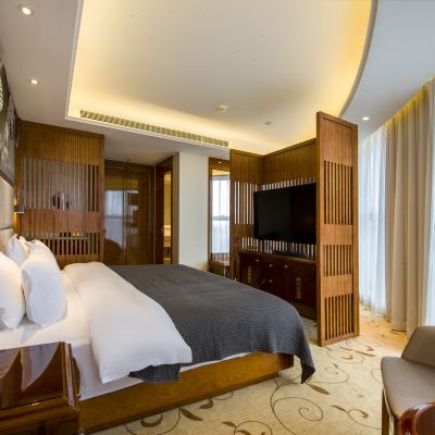 悦目弧形窗景觀大床房｜徠芬吹風機·慕思床墊 麗橙酒店·悦（貴陽大十字廣場店）優惠