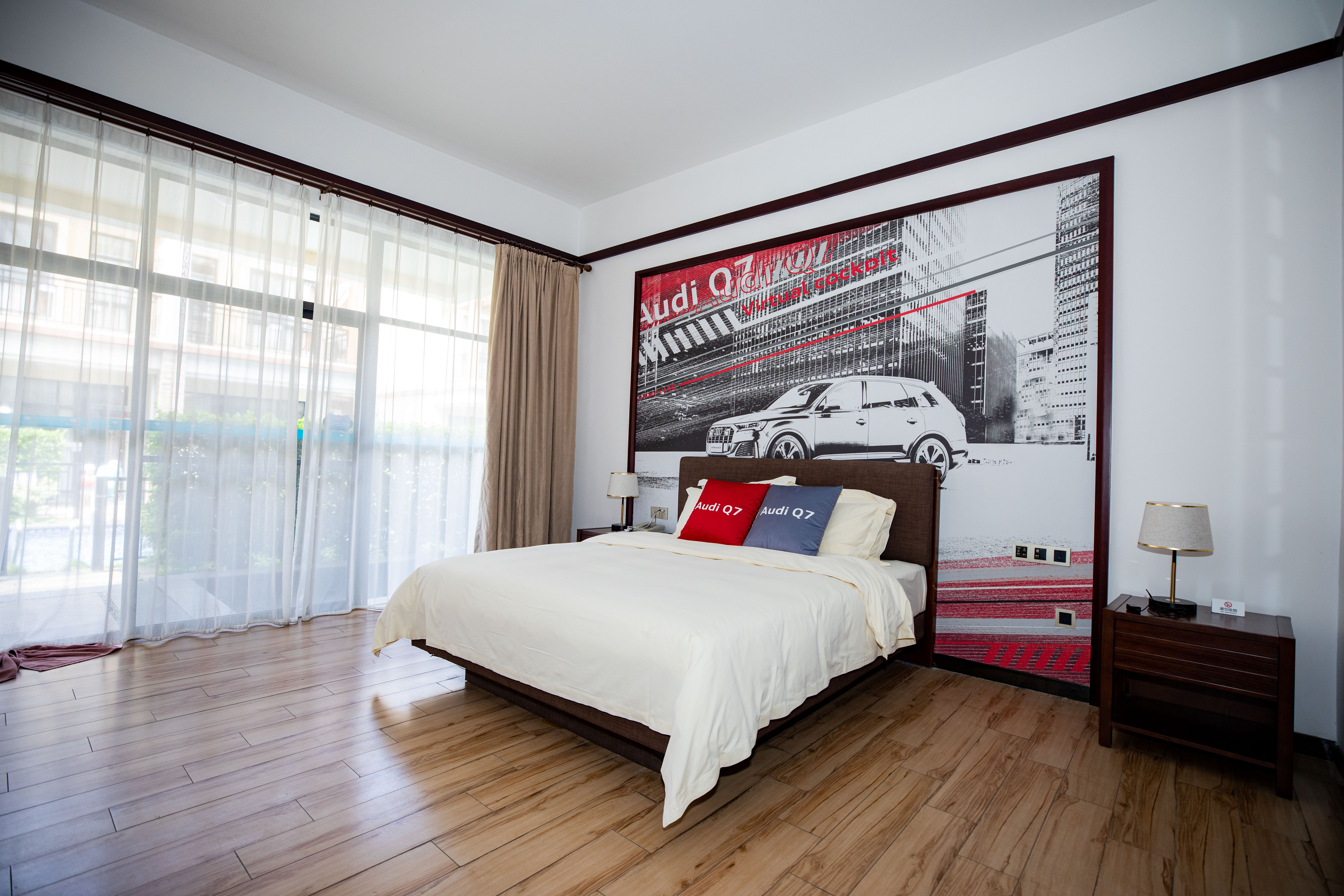 奥迪主题 | 亲水温泉大床套房（独立泡池）