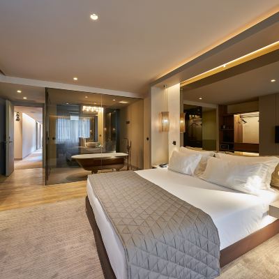 Junior Suite 1 Queen bed PortoBay Hotel Teatro Promo Code
