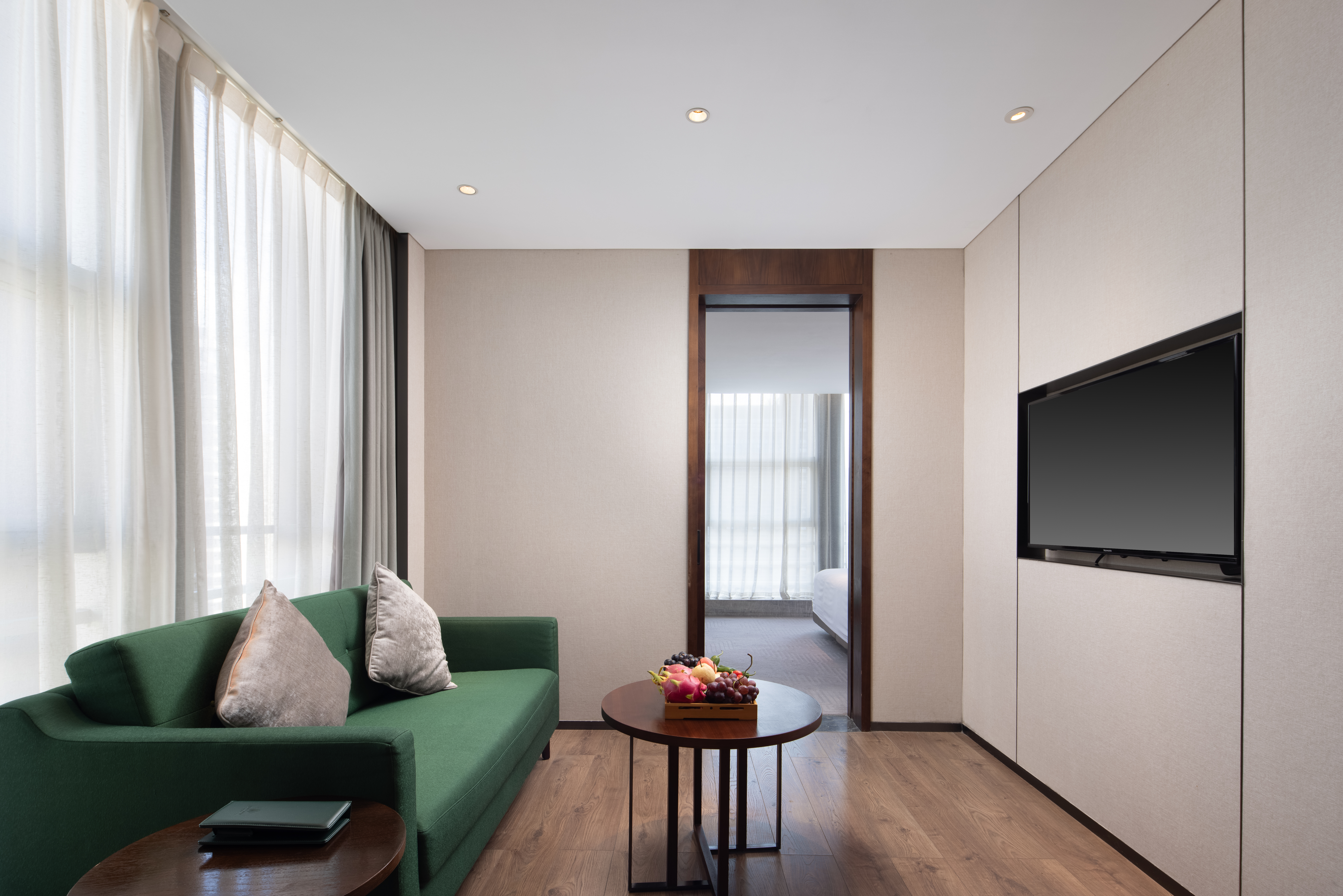 豪华套房（独立衣帽间+舒适浴缸+品牌舒适床垫）