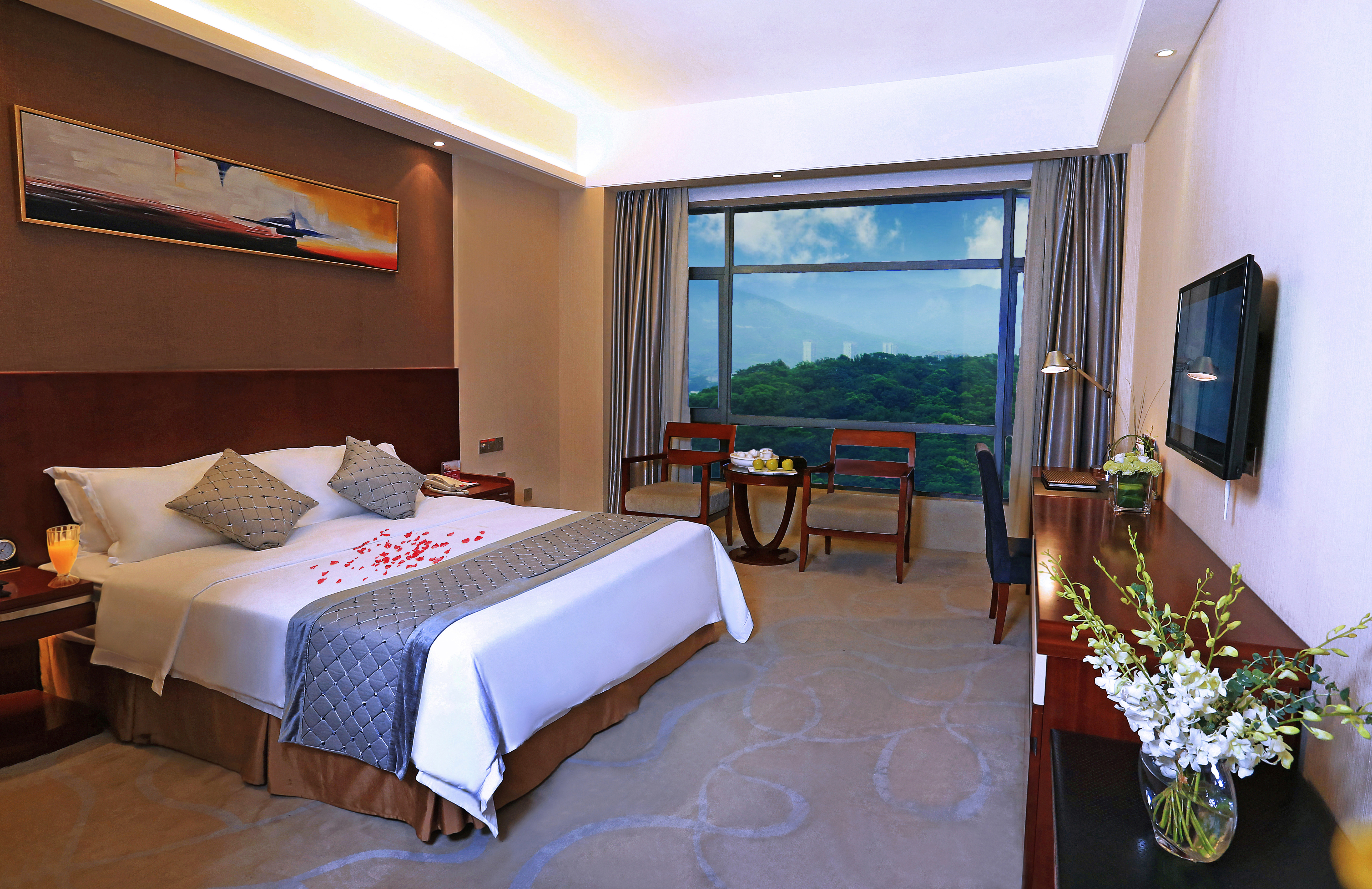 商务大床房（城市景观+城中漫居+慕斯床品）
