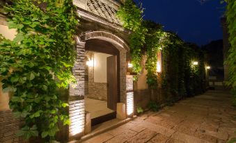 Silk Road Inn - Housity