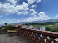 Du'an Honghuozhuan Art Homestay (Du'an High-Speed Railway Station)