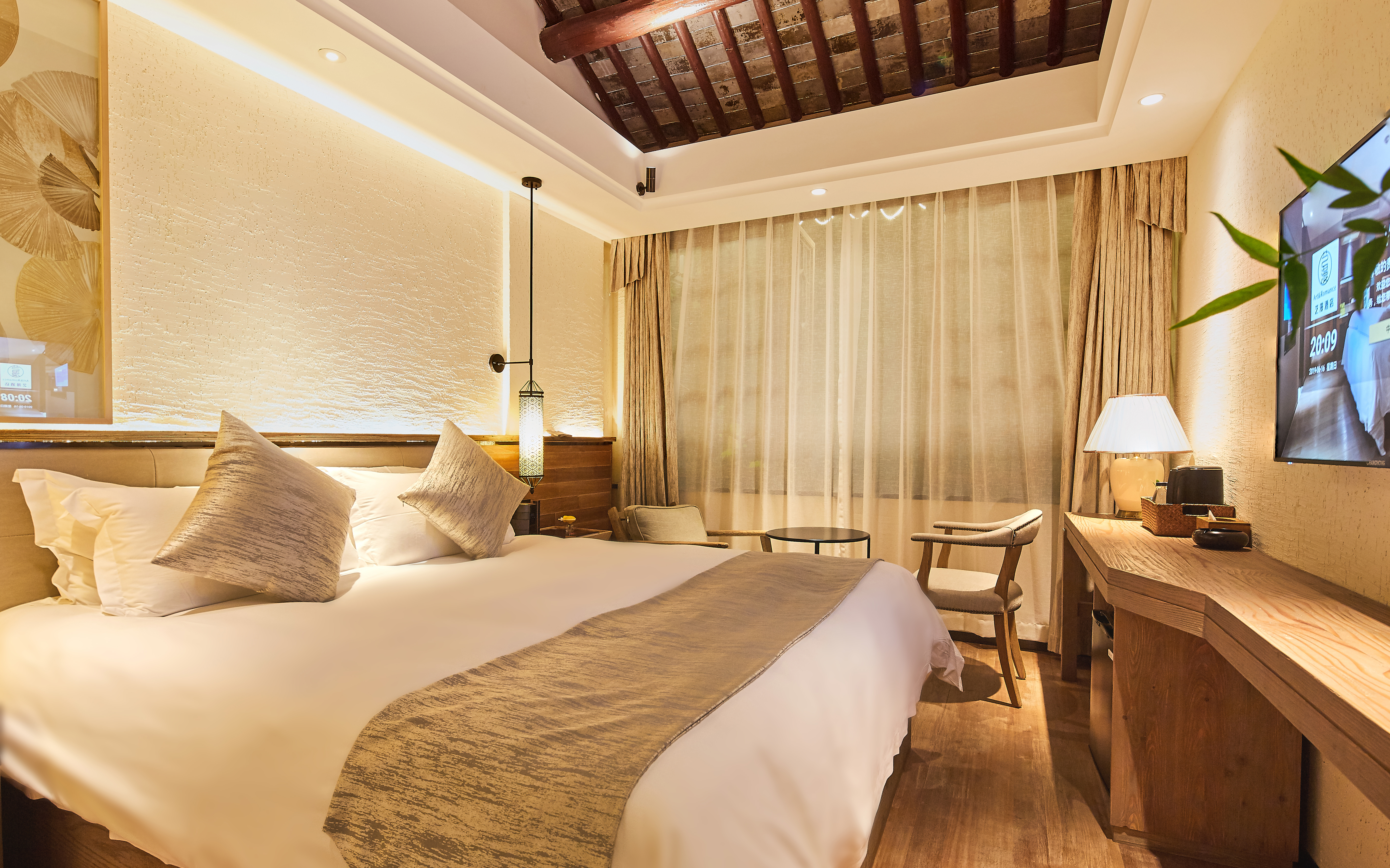 Yiman Hotel (Suzhou Guanqianjie Pingjiang Road Scenic Area)民国大床房（智能声控+小冰箱+乐家衞浴）