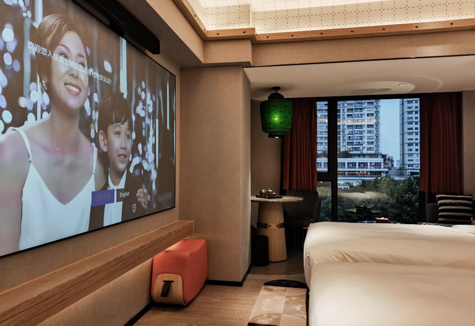 观影踏燕双床房