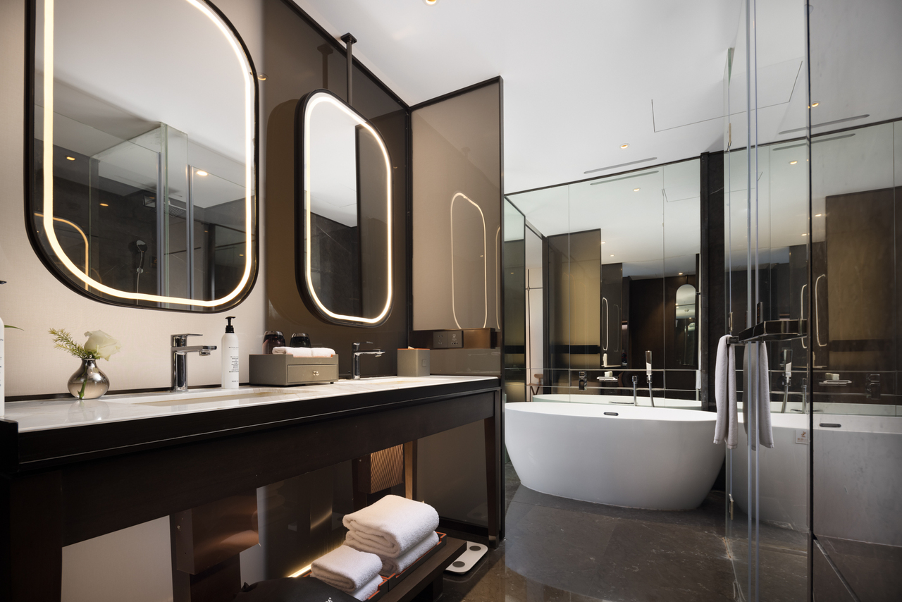 高级豪华大床房（双洗漱台+金可儿床垫+迷你冰箱）