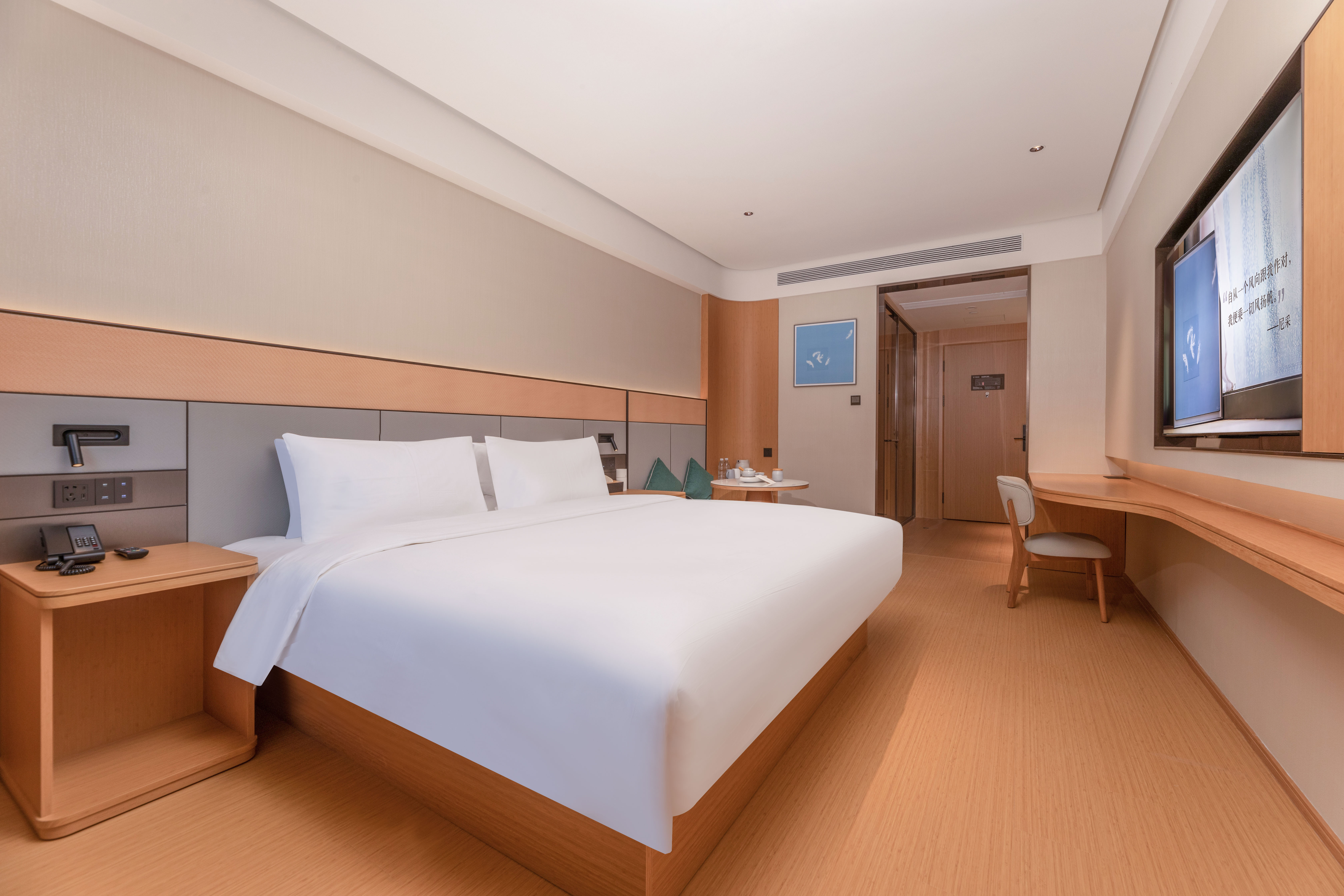 高级大床房（投屏65寸电视+小爱客控+智能马桶+冰箱）