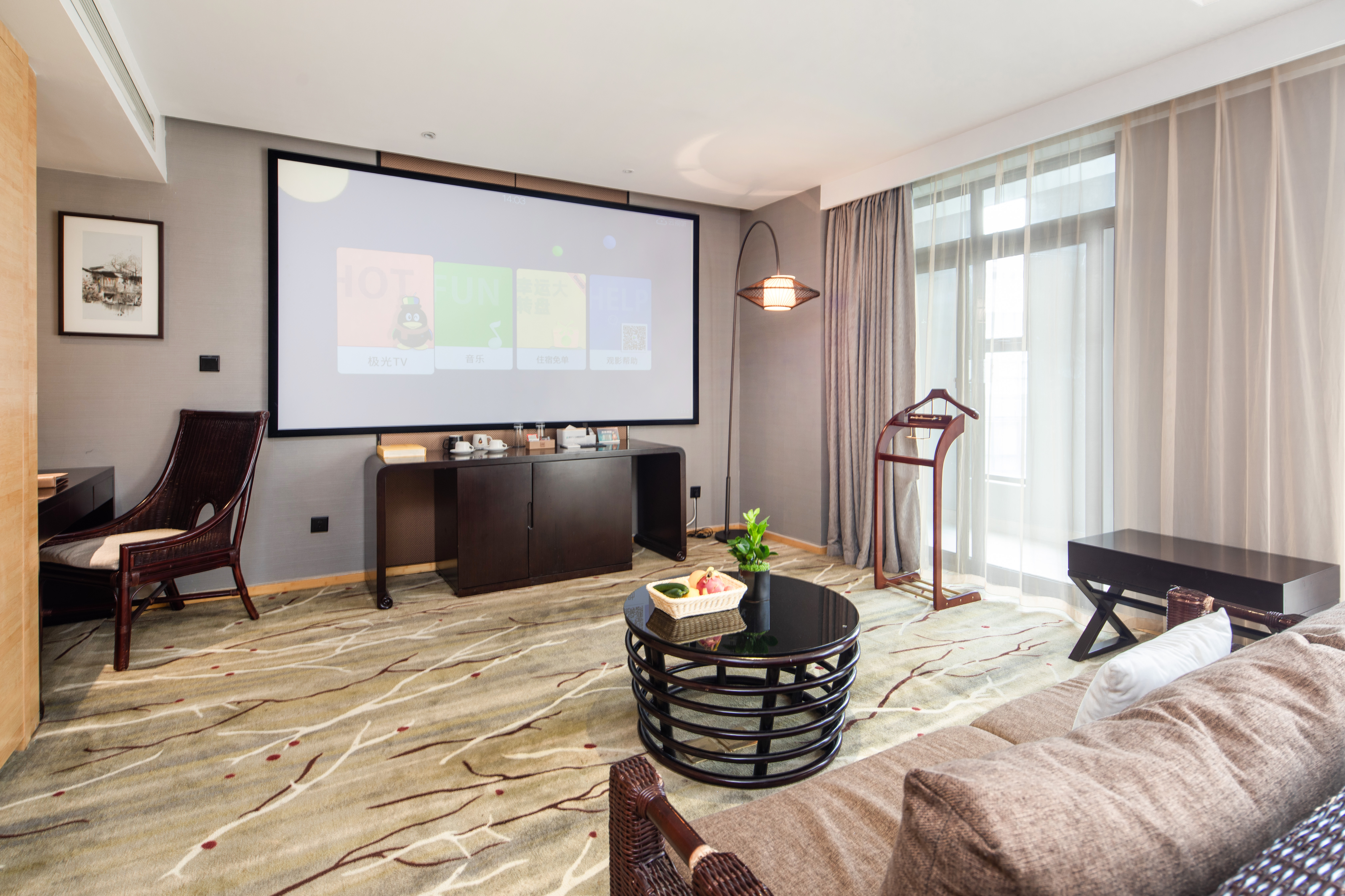 極光TV巨幕影院套房