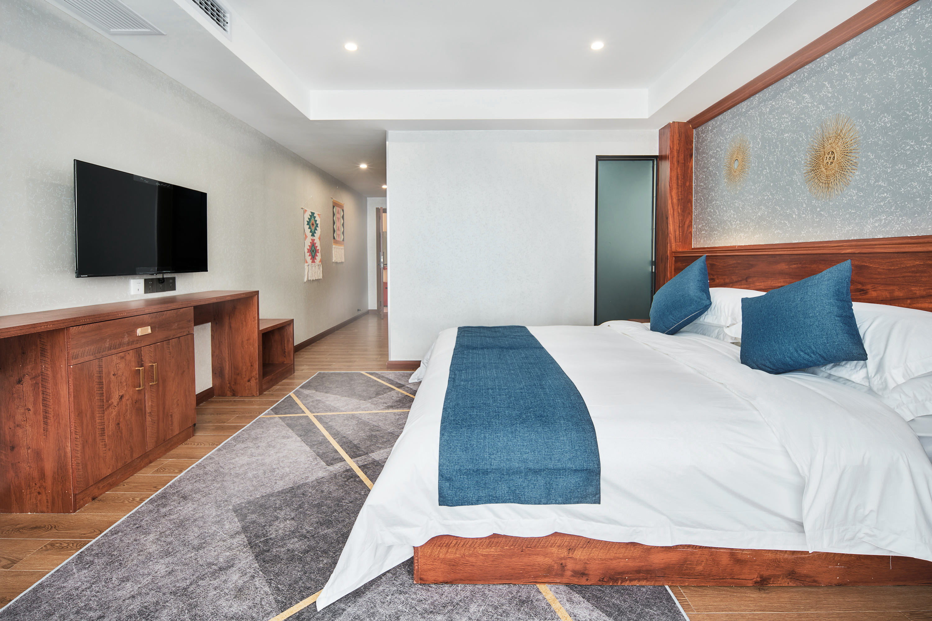 豪华落地窗大床房