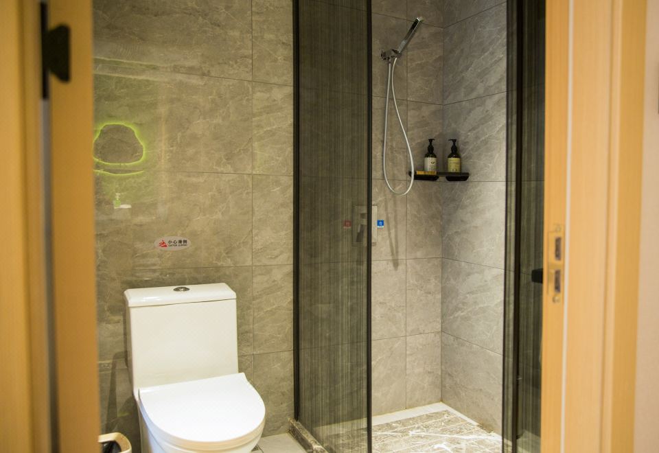 Light Luxury Queen Room