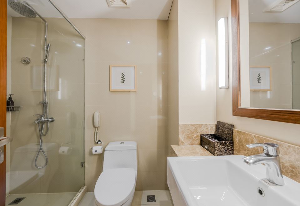 高级大床房（投屏电视+小冰箱）