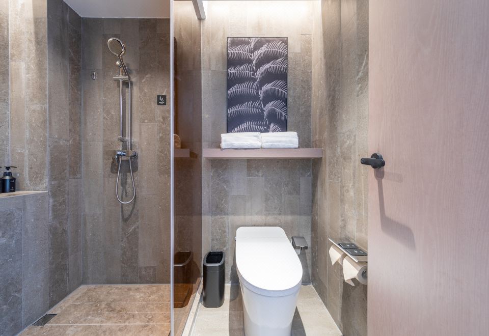 Atour S Hotel, Hisense Plaza, Qingdao Olympic Sailing CenterJi Mu Balcony Double Bed Room (Mini Fridge +Leifen Hair Dryer + Projection + Deep Sleep Pillow Pro)