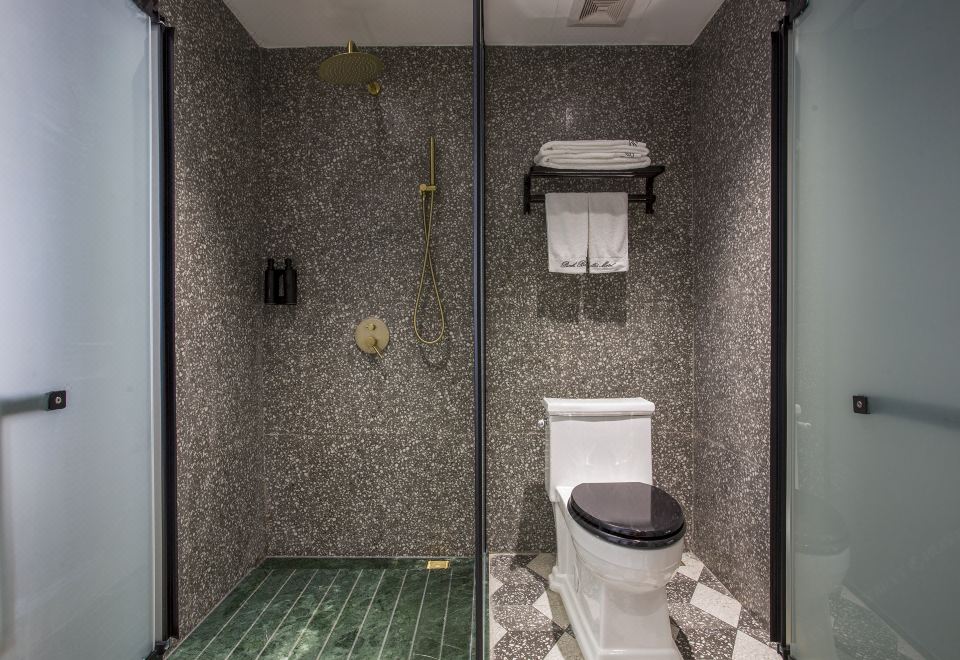 智能巨幕双人电竞房[3060+32寸2K 165HZ显示器]