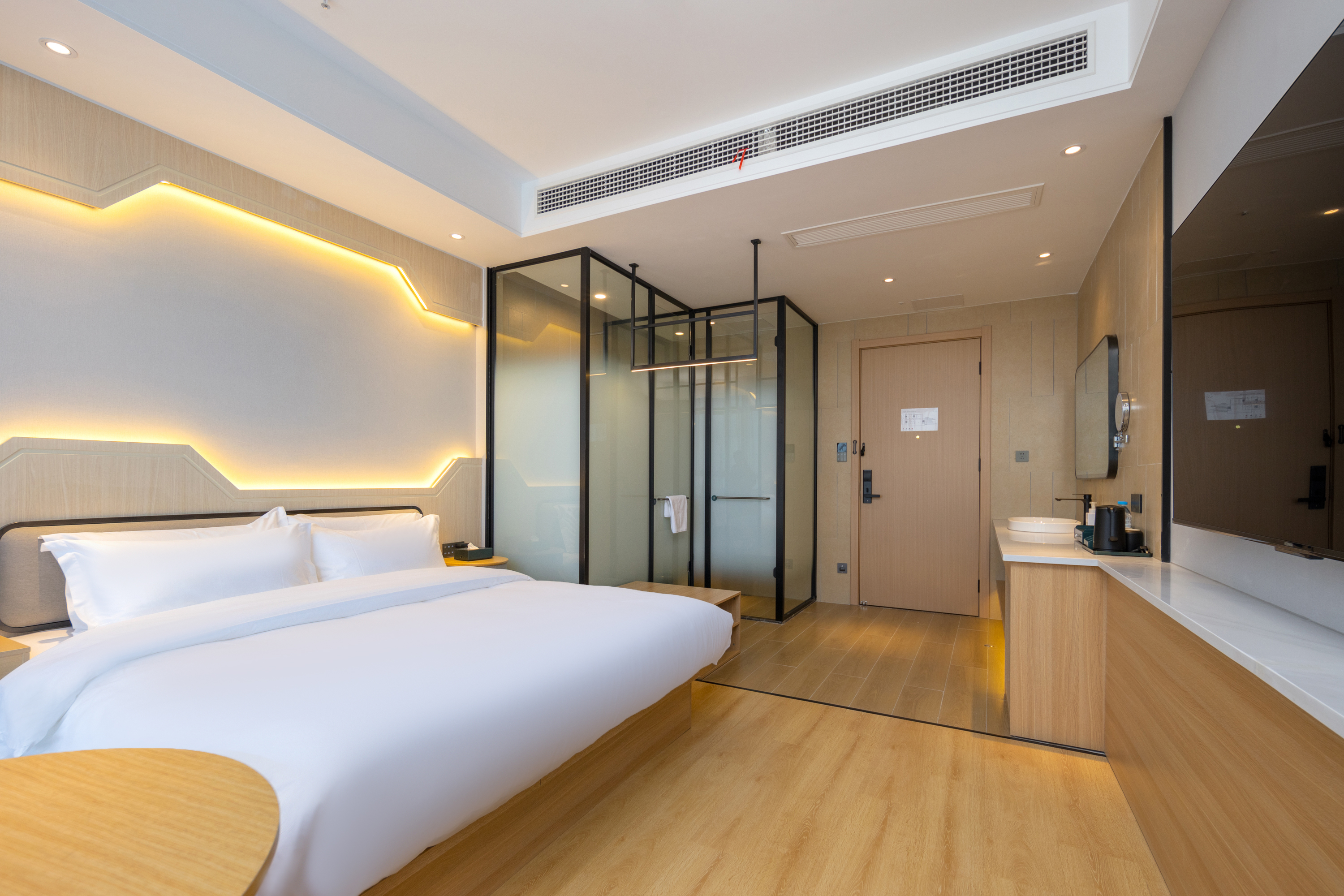 臻享大床房（阳光满屋+70寸高清可投屏电视）