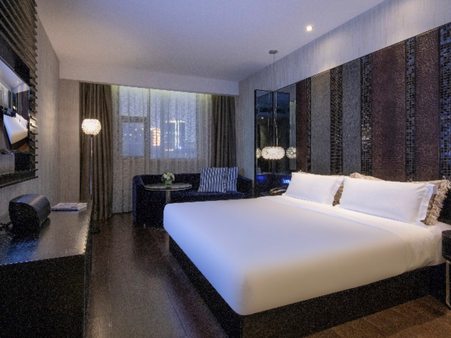 商務大床房（小冰箱＋深度睡眠枕）　