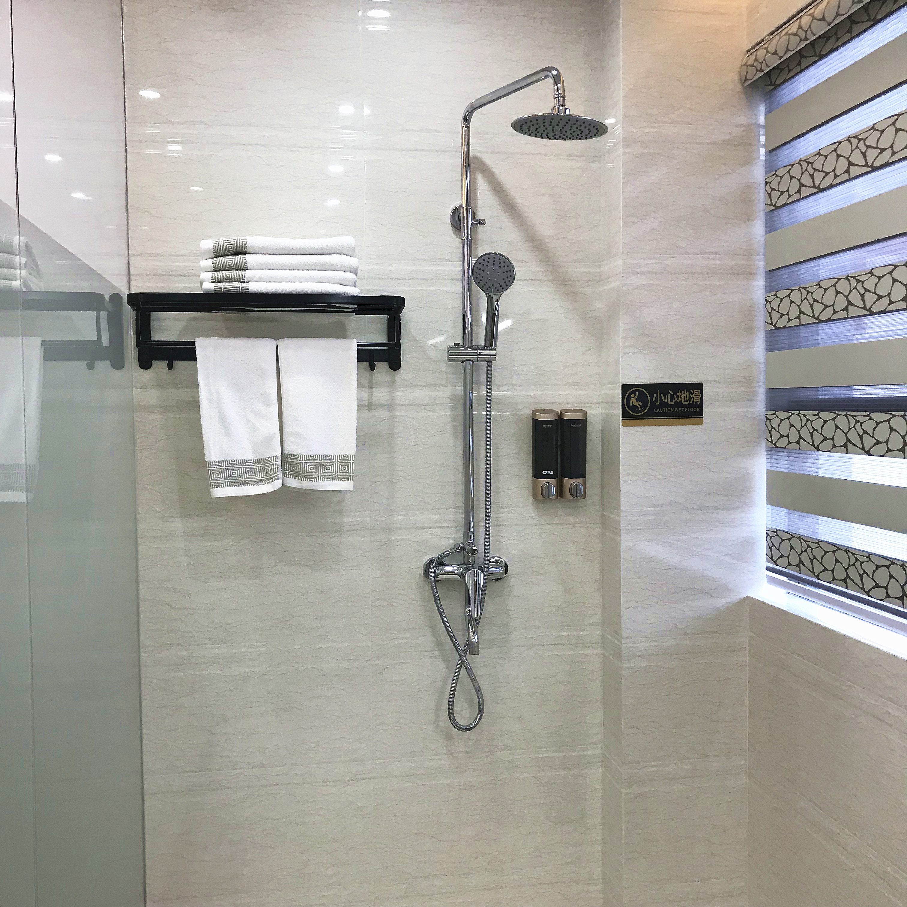 靜心大床房（302/303）