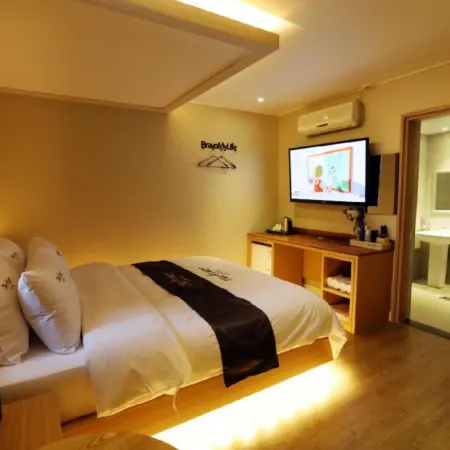 Hotel Two Heart