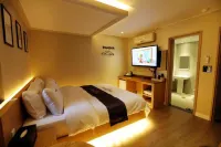 Hotel Two Heart