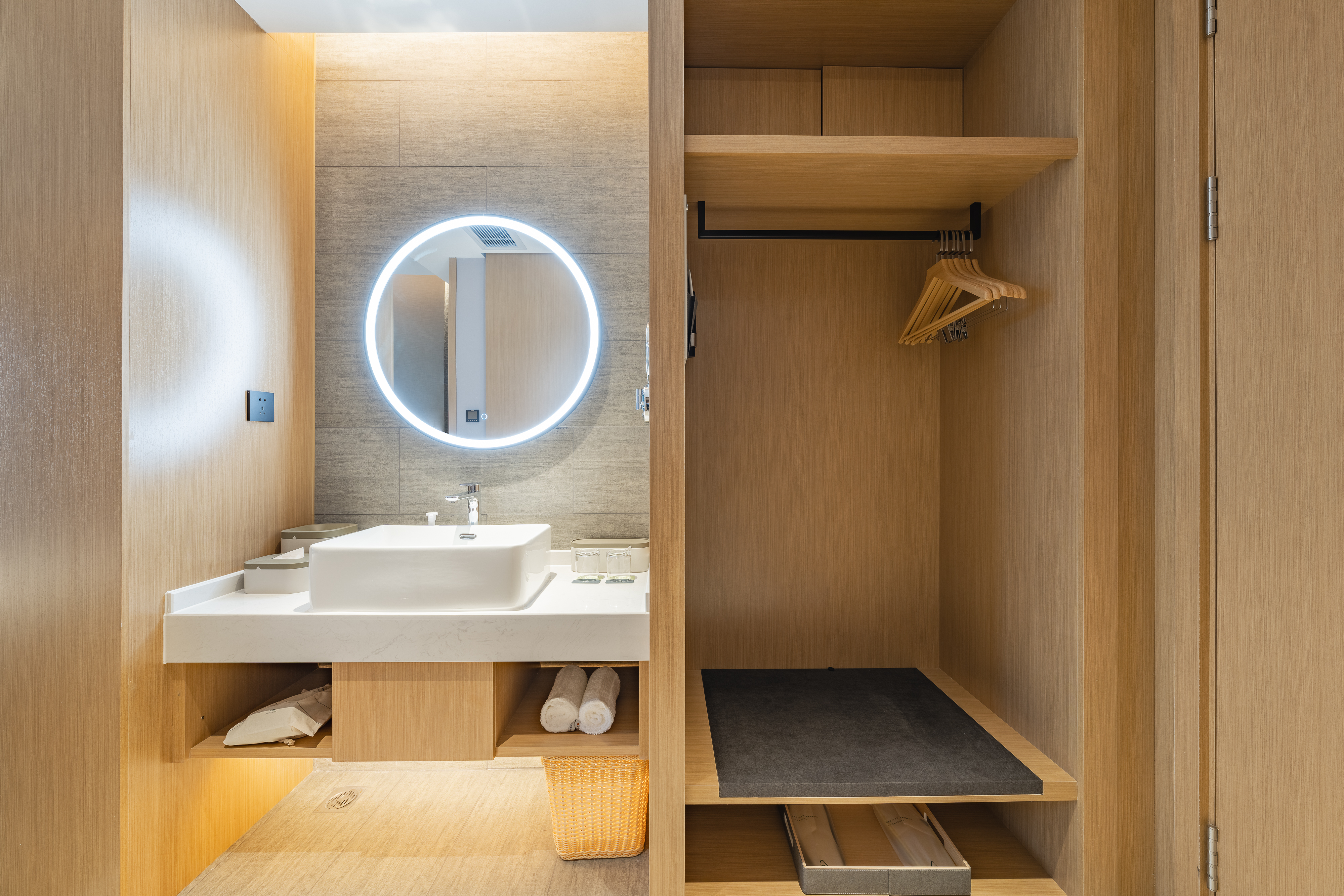 高级双床房（裸棉床品+迷你冰箱）