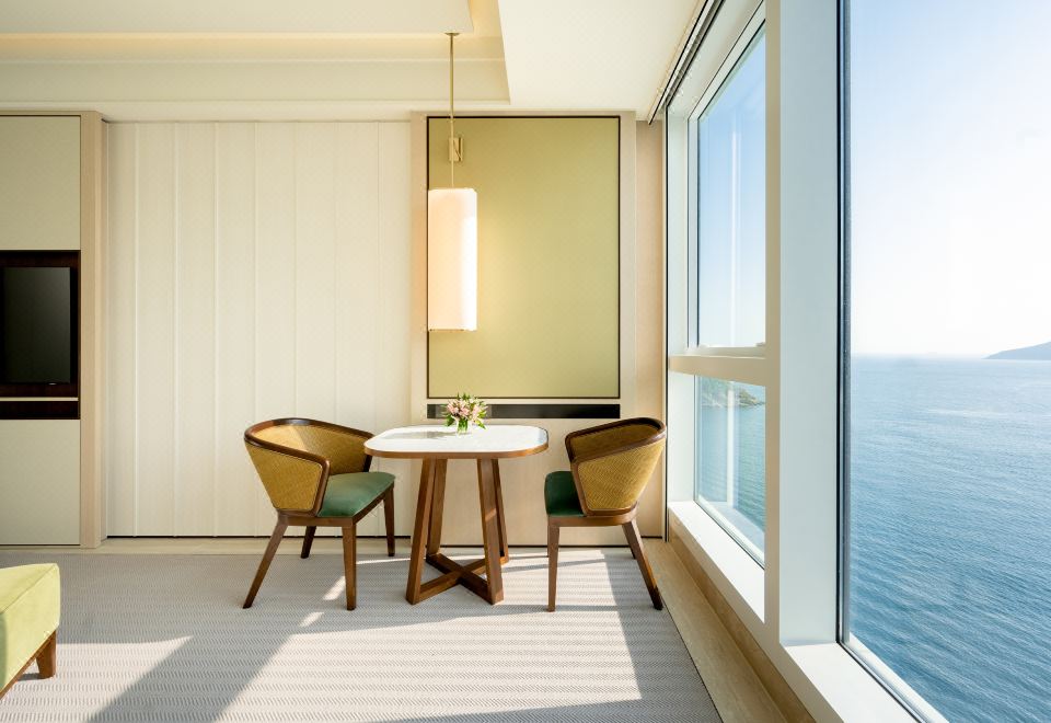 海景客房 (特大雙人床)