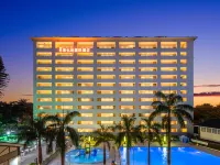 Vienna International Hotel (Baoting Center) فنادق في باوتينغ