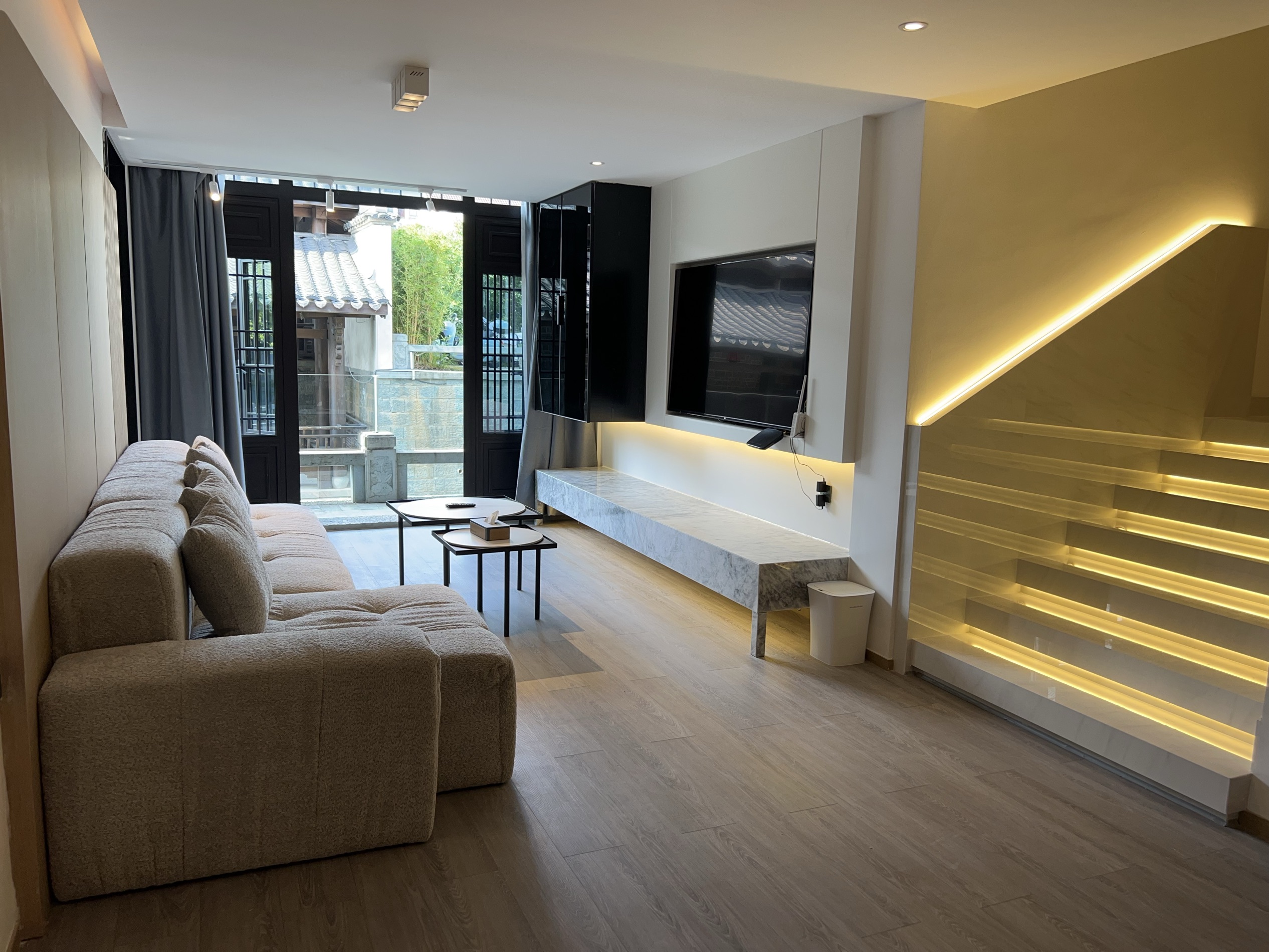 两室一厅河景泡池loft套房