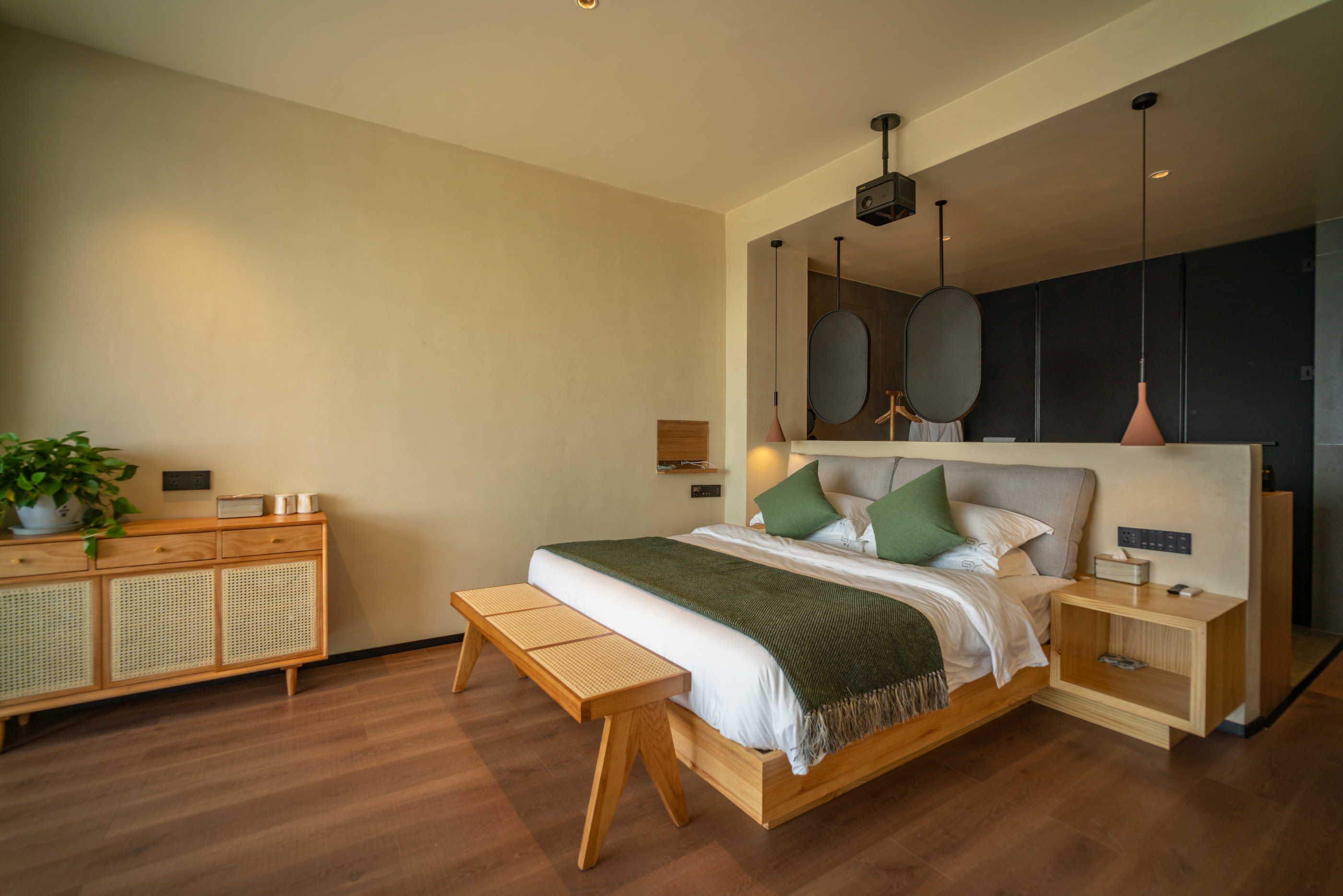 谷雨·观景悬浮浴缸大床房