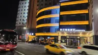 Guomen Zhenxuan Hotel (Yalu River Broken Bridge Railway Station Branch) Hotels in 