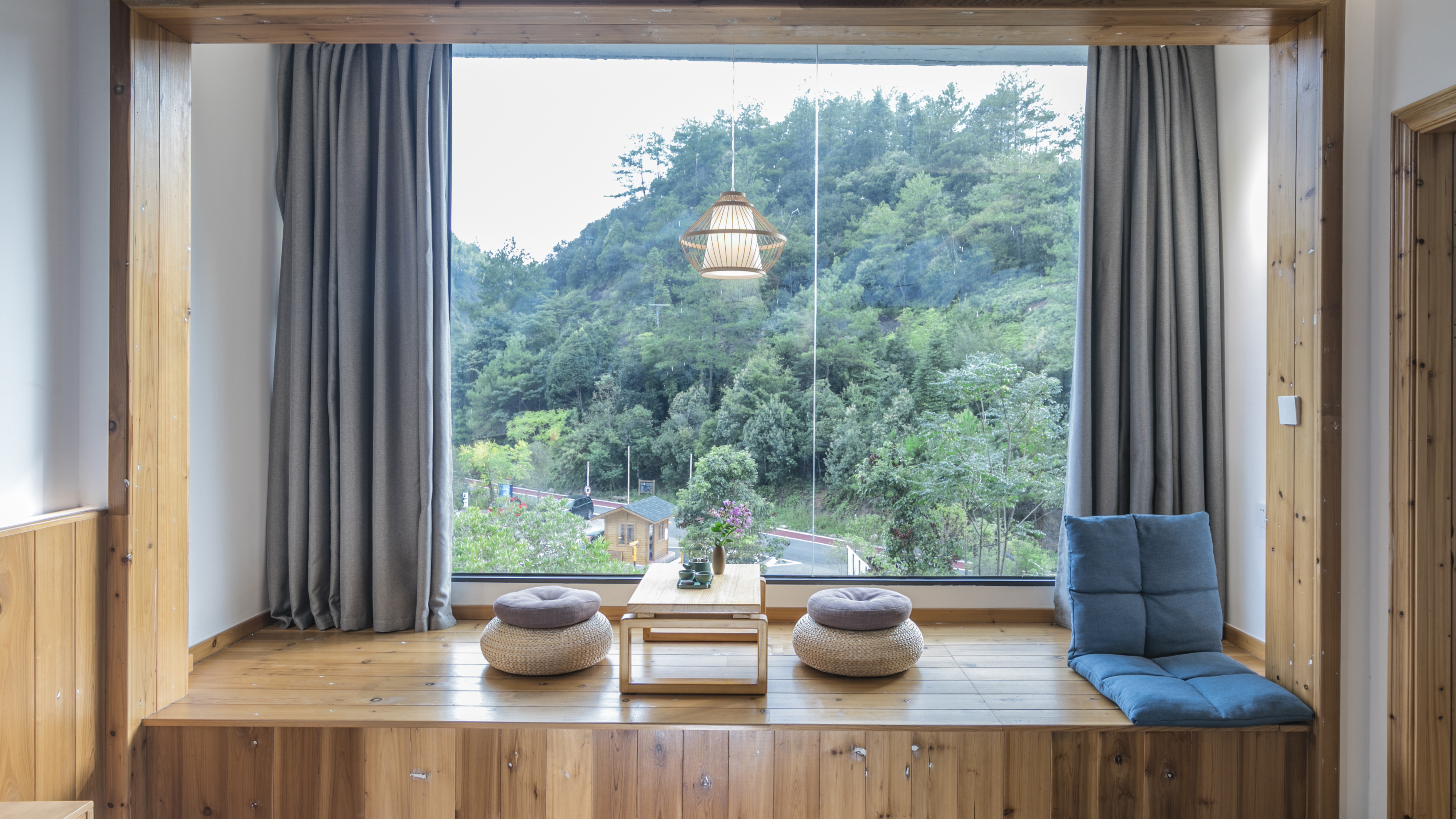 隅心?山趣童乐亲子房（小童壁纸+新中式茶桌+浴缸）