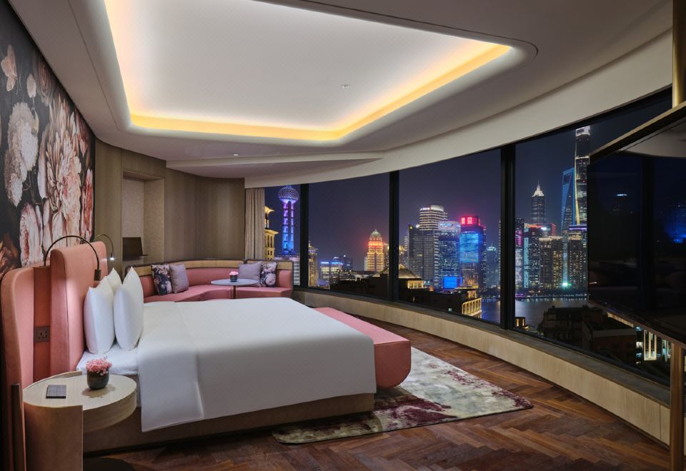 外灘江景全視野大床房