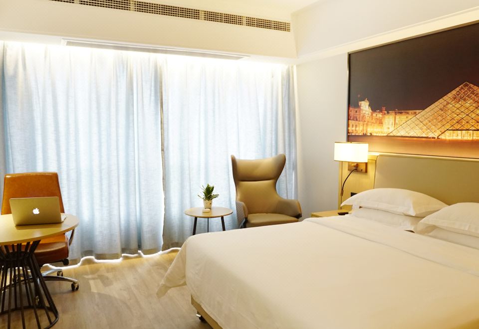 Zero Pressure Deluxe Business Double Bed Room