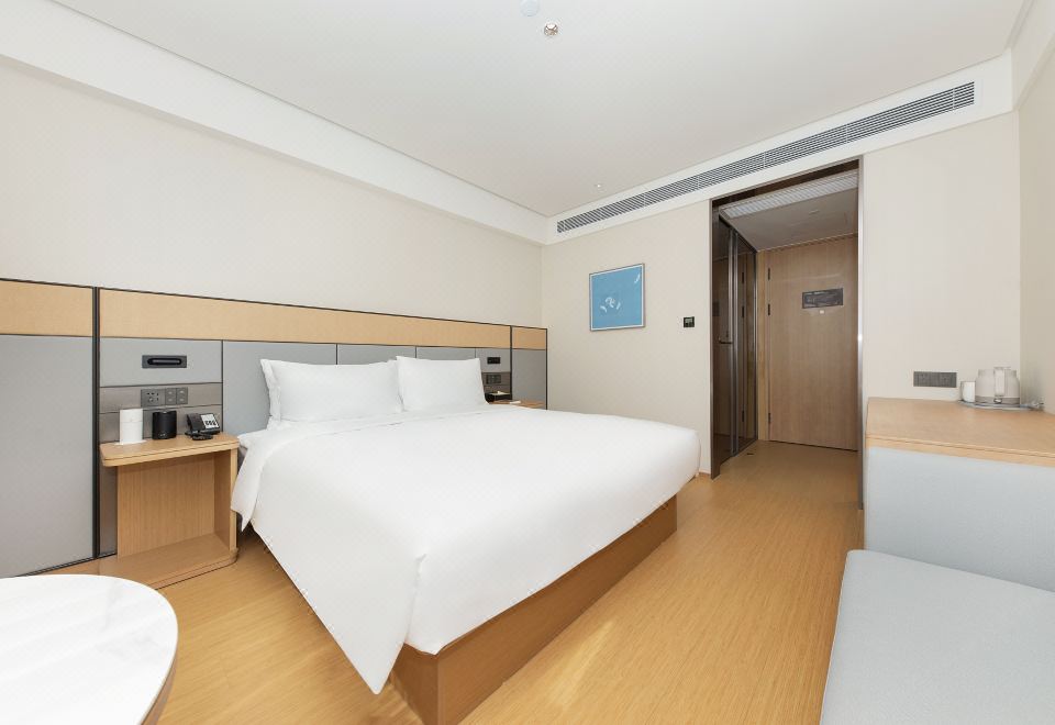 大床房（65寸电视投屏+冰箱+智能客控+深睡床垫）